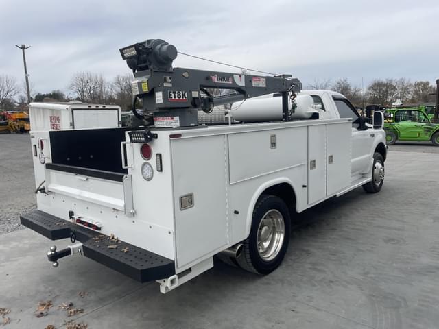 Image of Ford F-450 equipment image 2