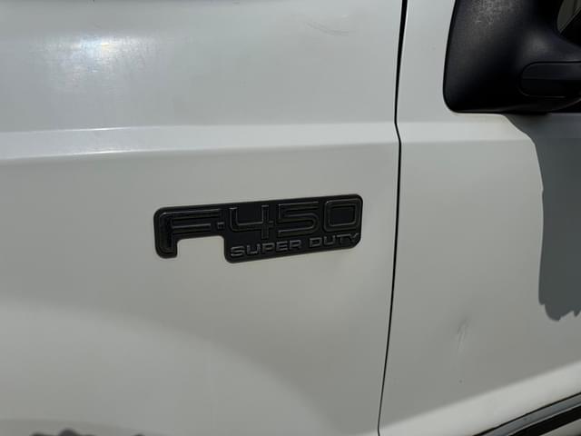 Image of Ford F-450 equipment image 3