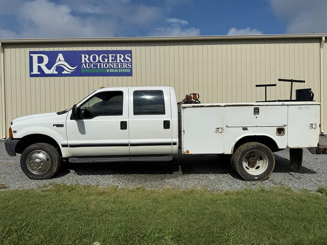 Image of Ford F-450 Primary image