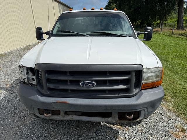 Image of Ford F-450 equipment image 4