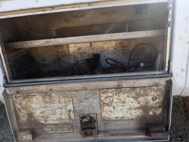 Image of Ford F-450 equipment image 4