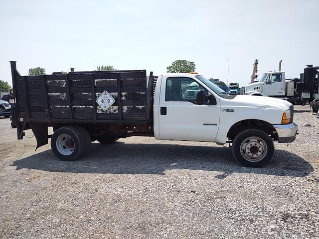Image of Ford F-450 equipment image 3