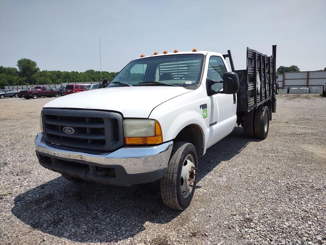 Image of Ford F-450 Primary image