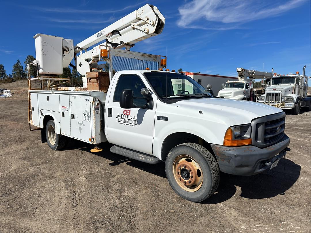 Image of Ford F-550 Primary image