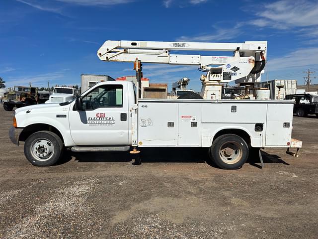 Image of Ford F-550 equipment image 3
