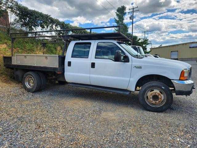 Image of Ford F-550 equipment image 4