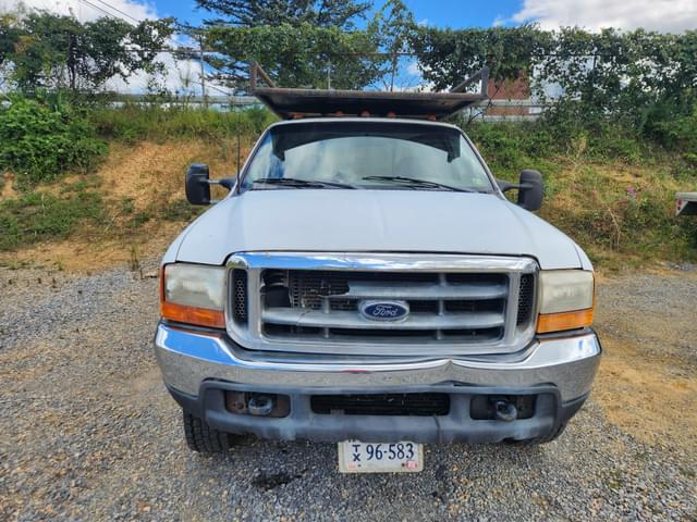 Image of Ford F-550 equipment image 2
