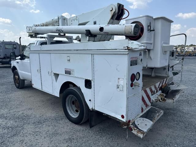 Image of Ford F-550 equipment image 3