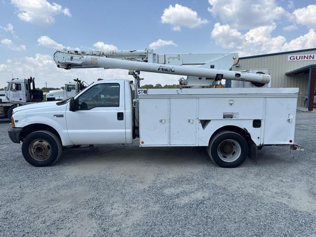 Image of Ford F-550 equipment image 2