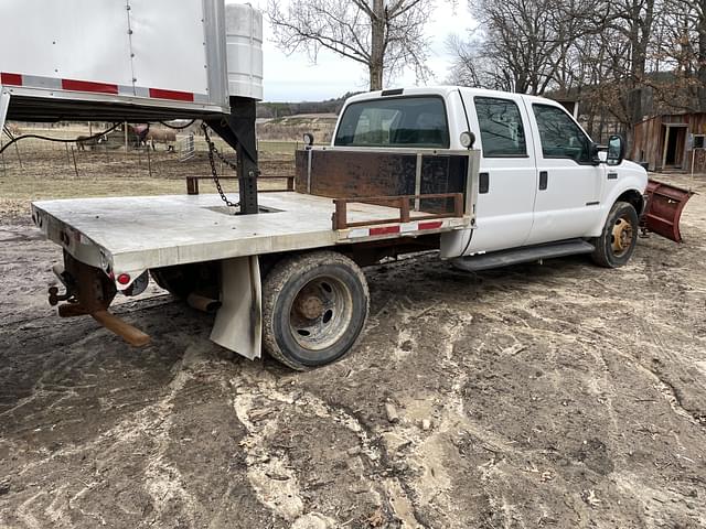 Image of Ford F-550 equipment image 4