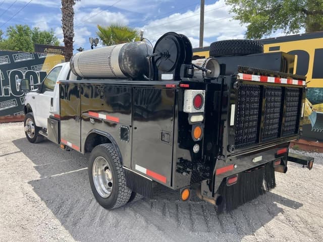 Image of Ford F-550 equipment image 1