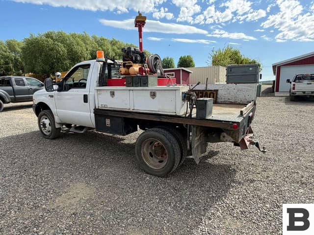 Image of Ford F-550 equipment image 3