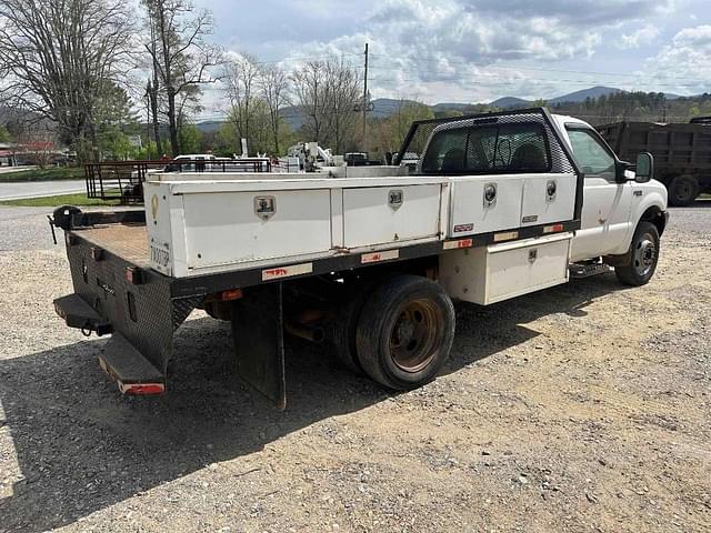 Image of Ford F-550 equipment image 3