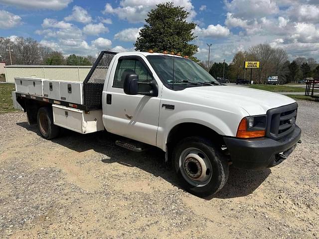 Image of Ford F-550 equipment image 2