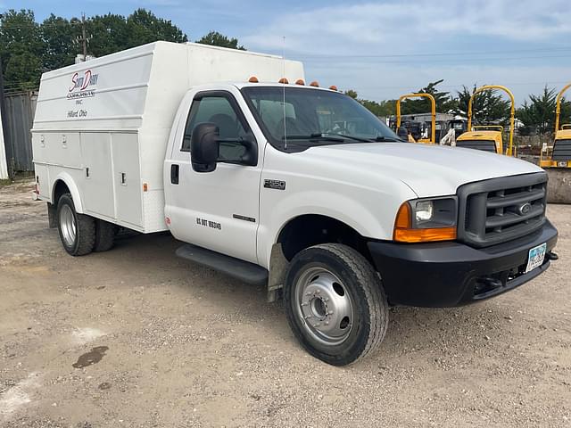 Image of Ford F-550 equipment image 2