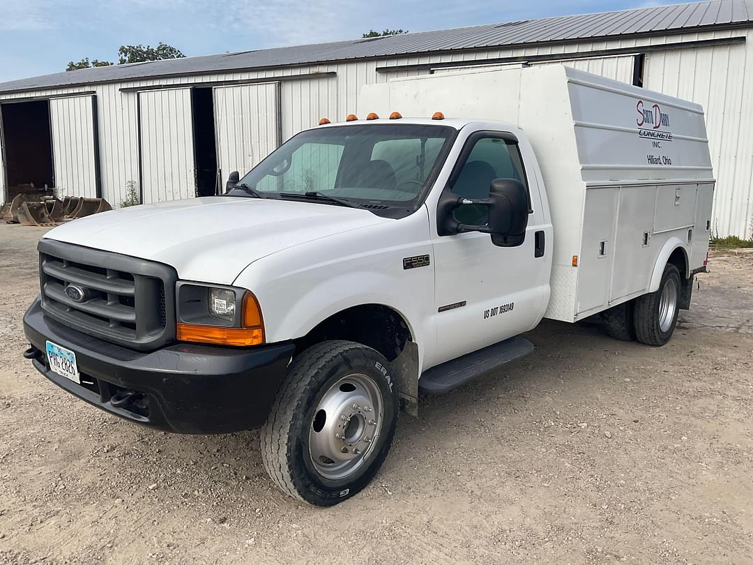 Image of Ford F-550 Primary image