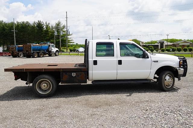 Image of Ford F-550 equipment image 2