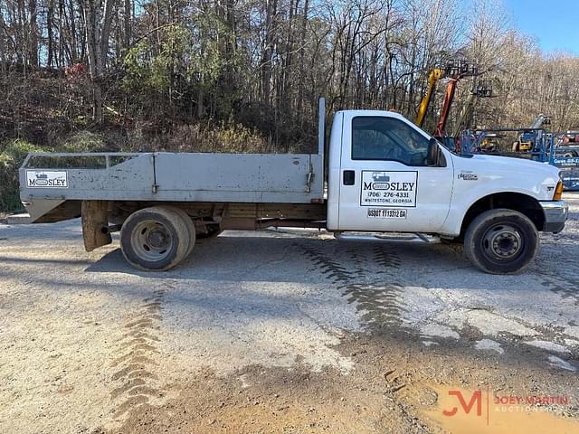 Image of Ford F-550 equipment image 2