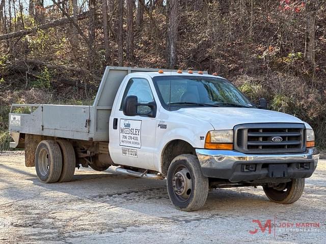 Image of Ford F-550 equipment image 1