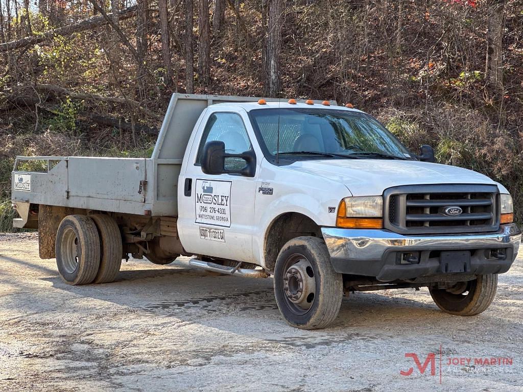 Image of Ford F-550 Primary image