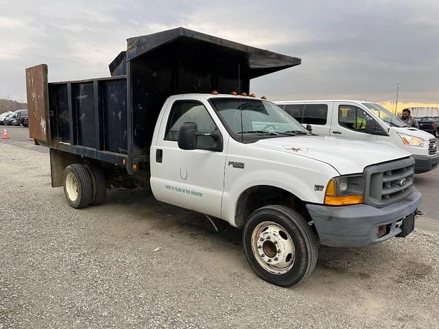 Image of Ford F-550 equipment image 3