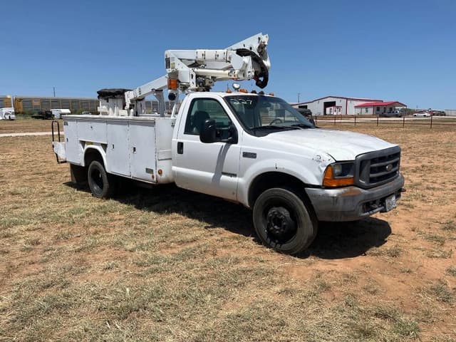 Image of Ford F-550 equipment image 3
