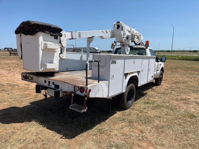 Image of Ford F-550 equipment image 2