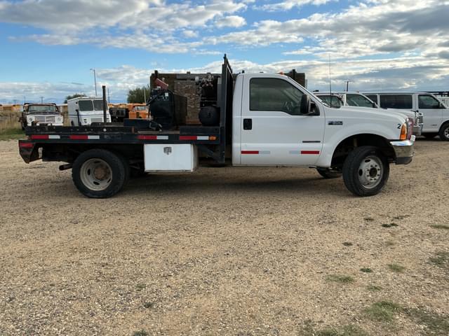 Image of Ford F-550 equipment image 3
