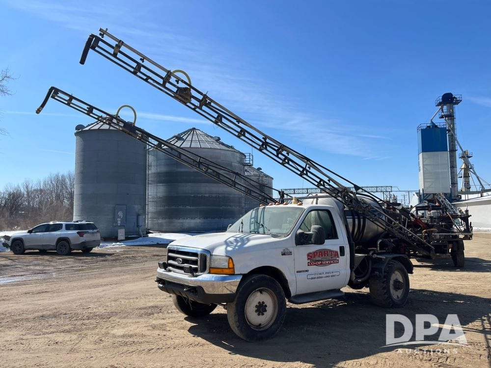 1999 Ford F-550 Equipment Image0