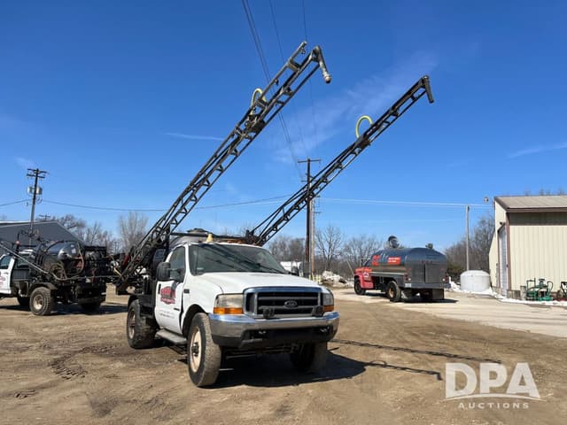 Image of Ford F-550 equipment image 3