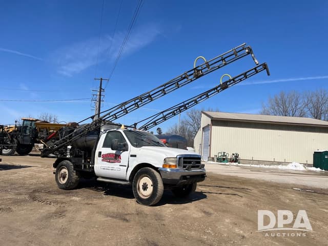 Image of Ford F-550 equipment image 4