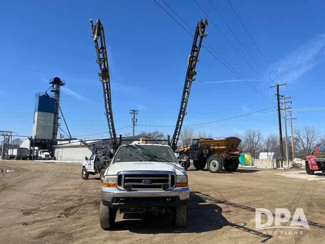 Image of Ford F-550 equipment image 2