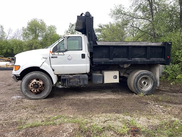 Image of Ford F-650 equipment image 3