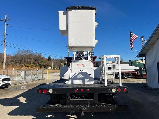 Image of Ford F-750 equipment image 3