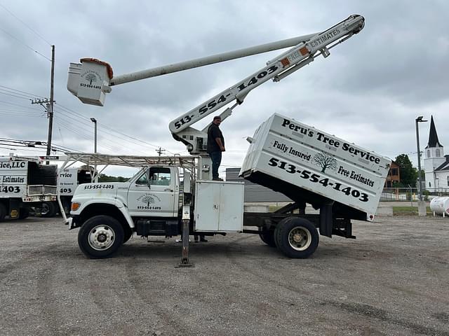 Image of Ford F-800 equipment image 4