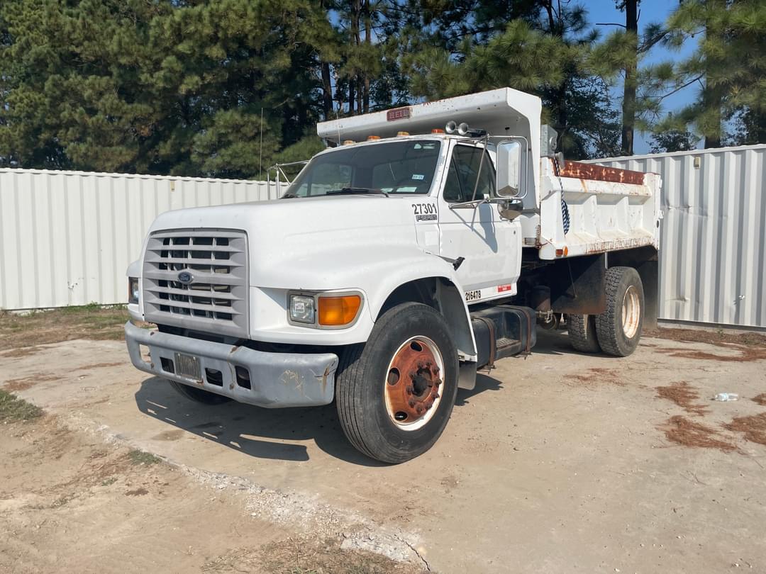 Image of Ford F-800 Primary image