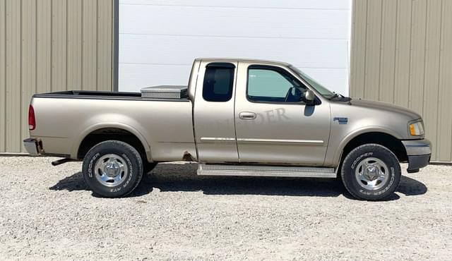 Image of Ford F-150 equipment image 2