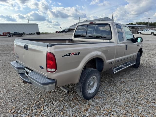 Image of Ford F-250 equipment image 2