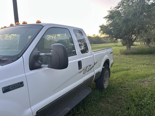 Image of Ford F-250 equipment image 4