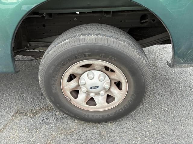 Image of Ford F-250 equipment image 4