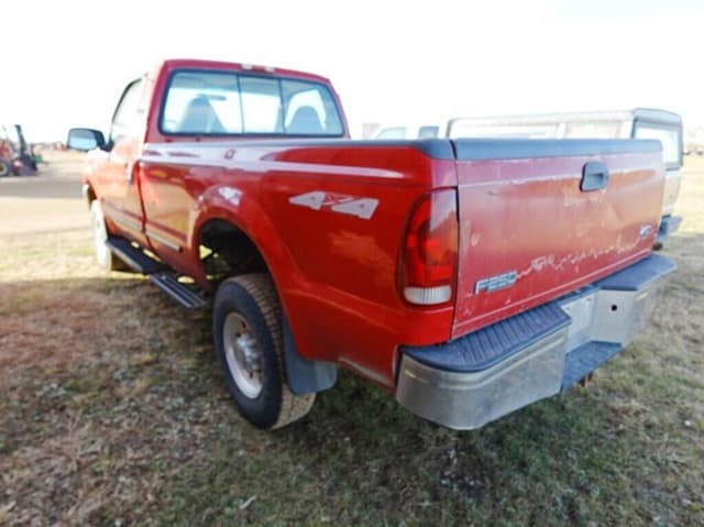 Image of Ford F-250 equipment image 2