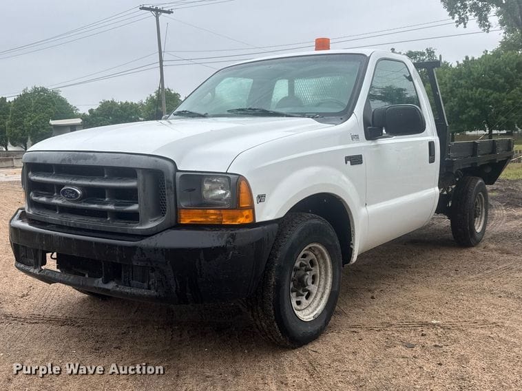 1999 Ford F-250 Equipment Image0