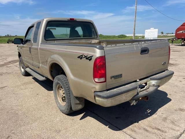 Image of Ford F-250 equipment image 4