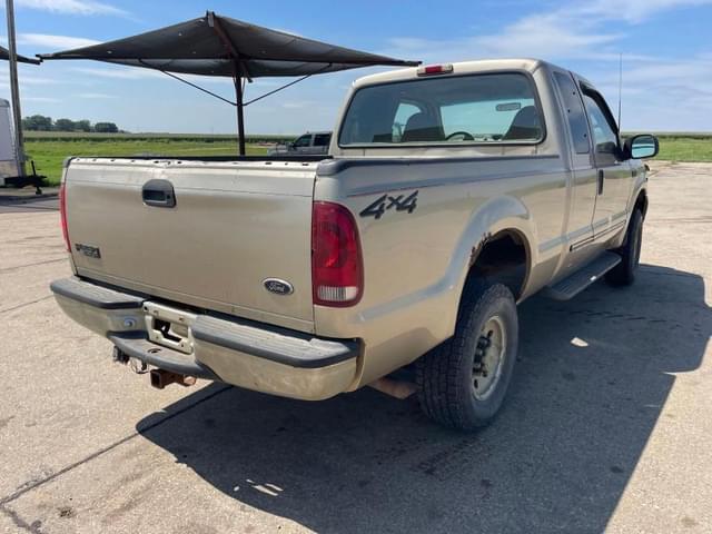 Image of Ford F-250 equipment image 3