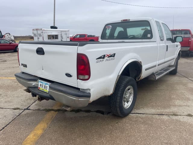 Image of Ford F-250 equipment image 3