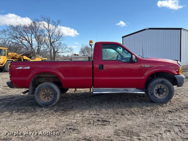 Image of Ford F-250 equipment image 3