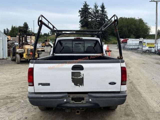 Image of Ford F-250 equipment image 3