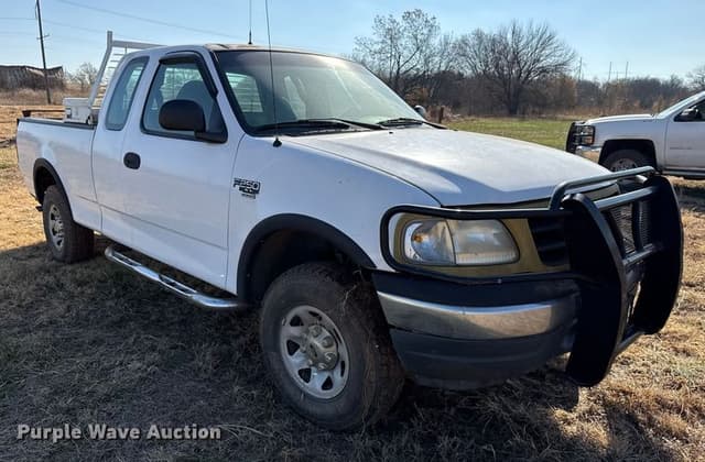 Image of Ford F-250 equipment image 2