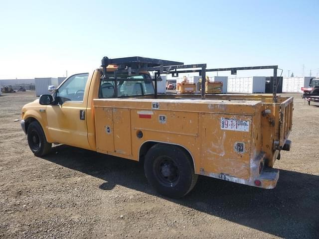 Image of Ford F-250 equipment image 3