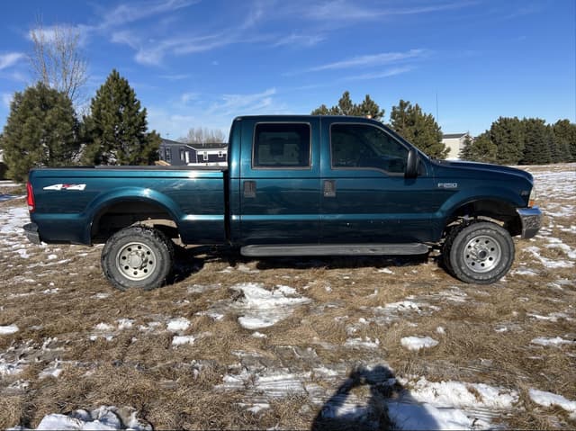 Image of Ford F-250 equipment image 3